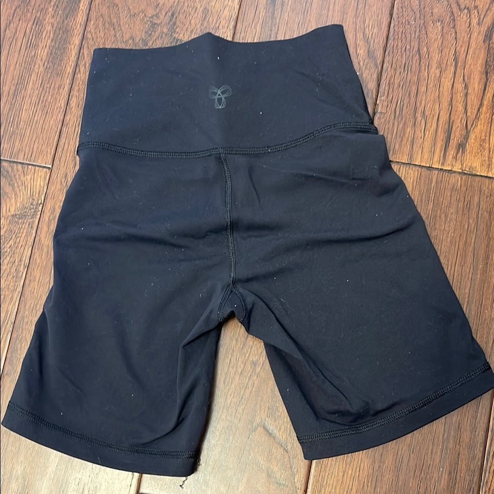 TNA Women's Black High-Waisted Shorts size xsmall - Picture 3 of 3